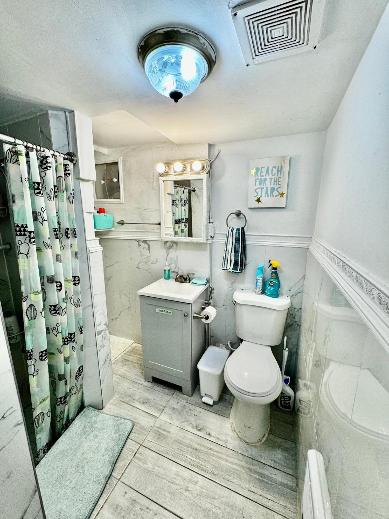 Private Room With Two Twin Beds Air Conditioning And Shared Bathrooms Located Near Seatac Airport And Downtown Сиэтл Экстерьер фото