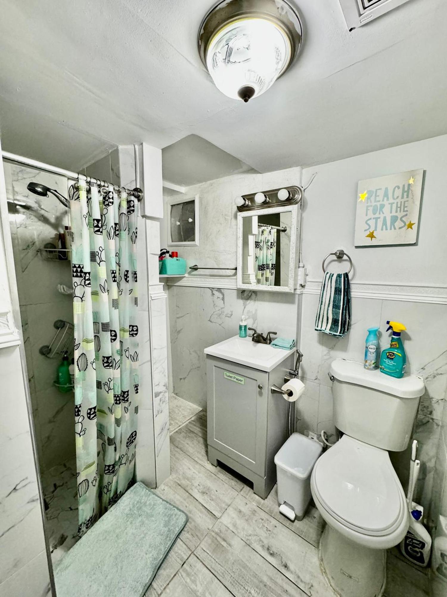 Private Room With Two Twin Beds Air Conditioning And Shared Bathrooms Located Near Seatac Airport And Downtown Сиэтл Экстерьер фото